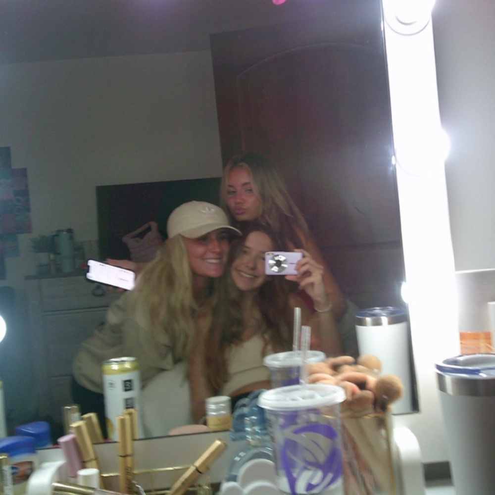 Meet your Posher, Alexis